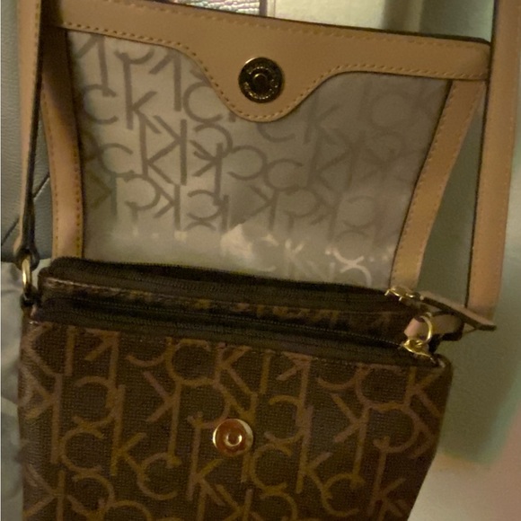 Calvin Klein Wallet Crossbody Purse - Picture 2 of 3